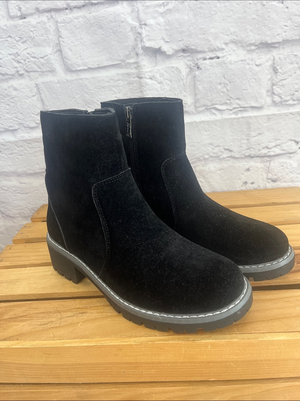 Seven7 Bestie Black Faux Suede Chunky Sole Booties Size 6 (run narrow) 90s Grung